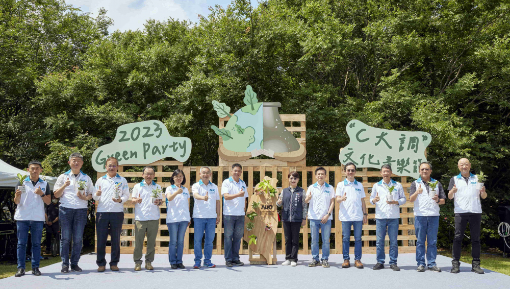 友達光電攜手供應商夥伴及台中市政府，共同倡議及推廣加樹減塑、節能減碳的淨零綠生活
