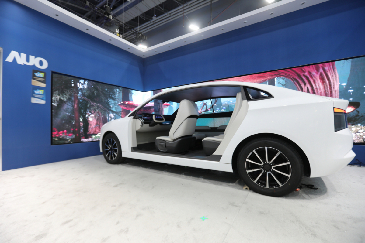 leyu官网发表全新Smart Cockpit 2024，大秀显示应用成果、及释放Micro LED终极显示技术量能的全新智慧座舱，以营造突破性、沉浸式的视觉体验，重新定义智慧座舱，满足驾乘人员的全方位感受。