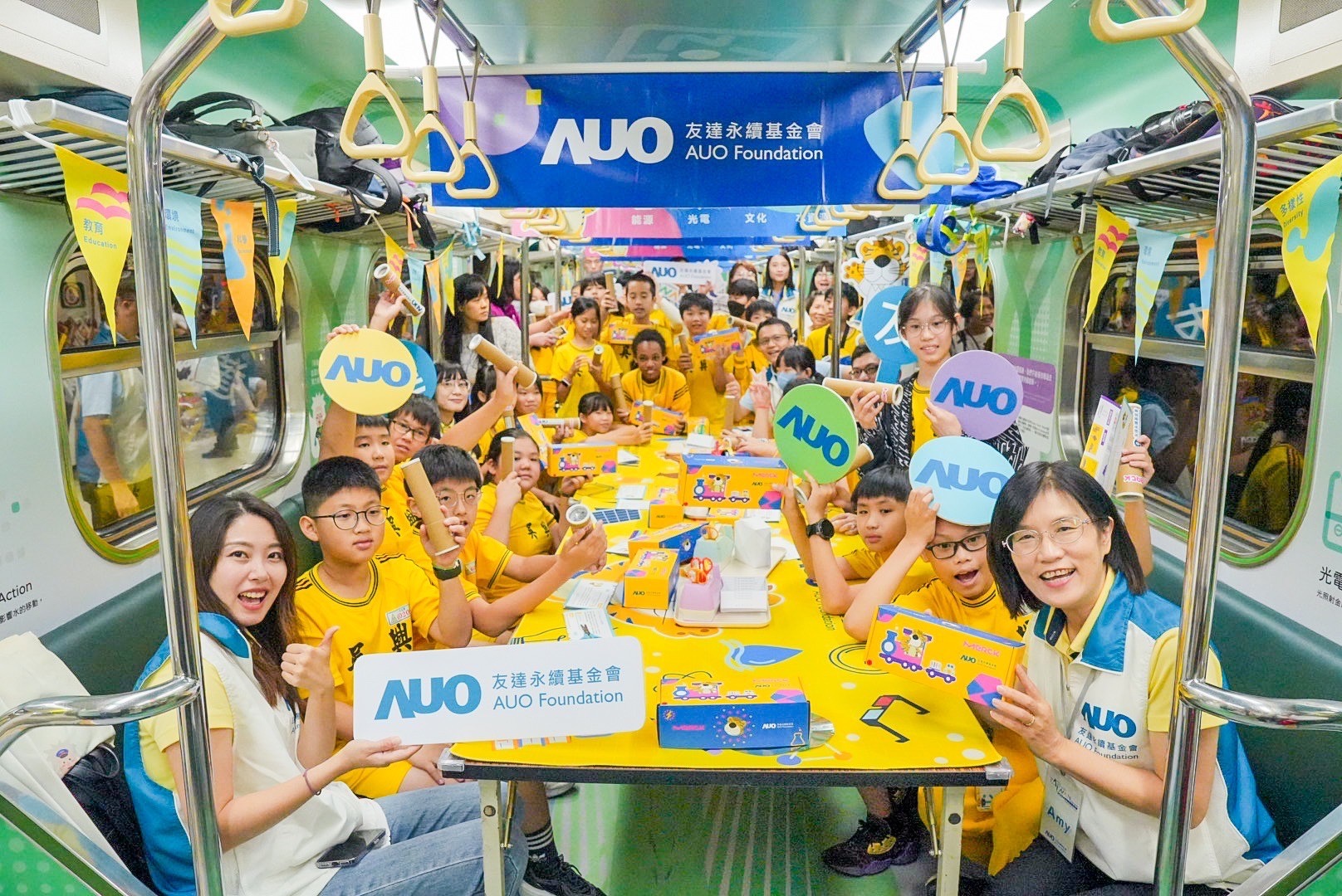 友達永續基金會響應國科會推動的「臺灣科普環島列車」正式啟航，透過「生活中的科學」車廂課程設計，展開為期6天巡迴全臺17個縣市、？32站的移動式科普之旅