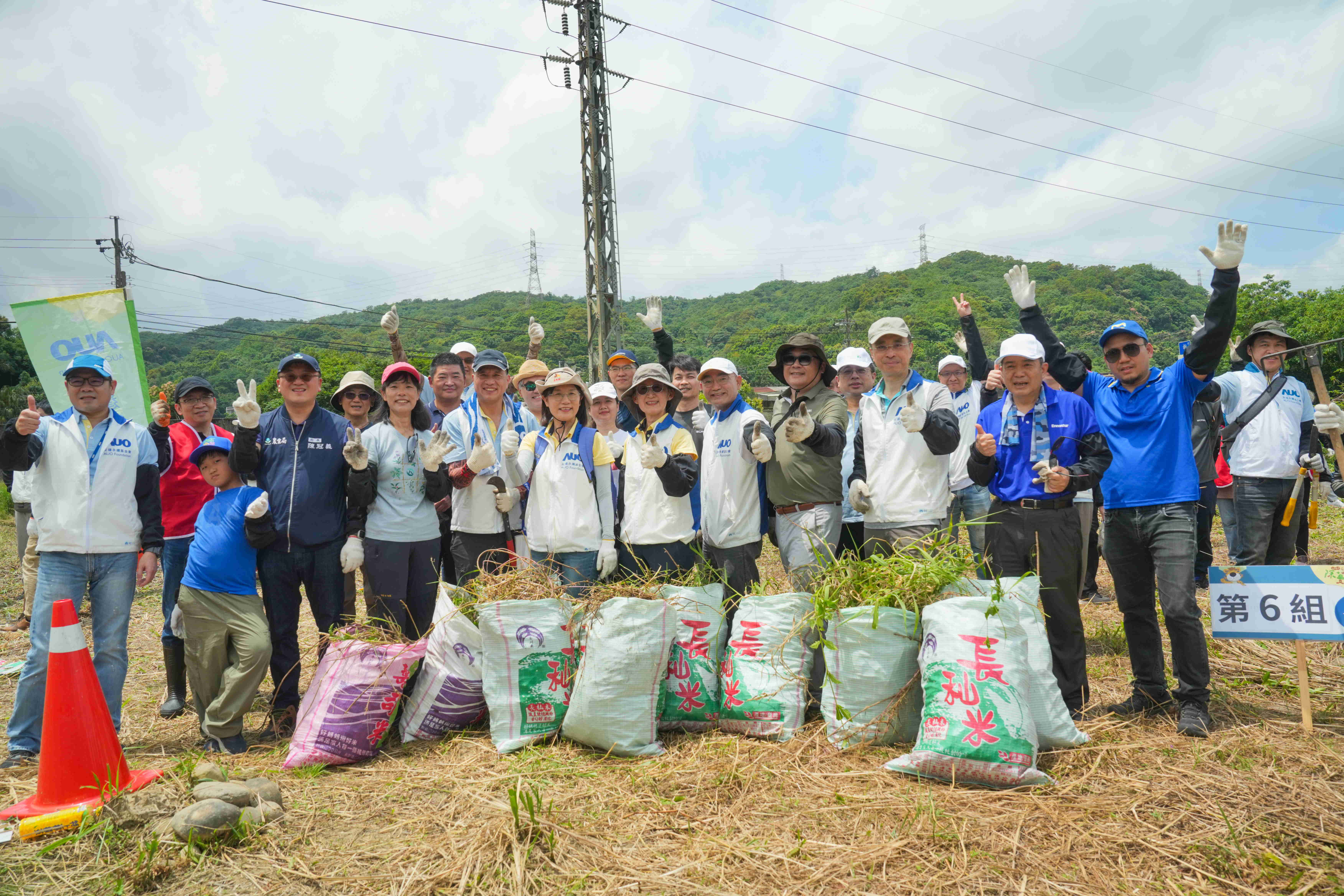 友達永續基金會今（17）日在桃園龍潭廠區舉辦「手護台灣綠色堡壘　Green Party除蔓生活節」，由友達光電暨友達永續基金會董事長彭双浪攜手政府、供應商等合作夥伴共同參與